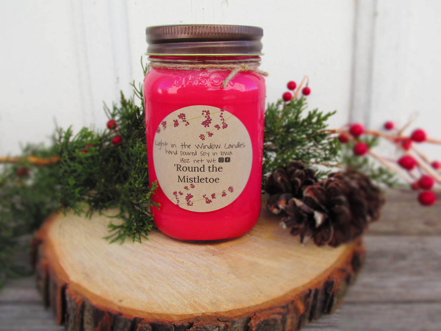 'Round the Mistletoe 16oz Candle