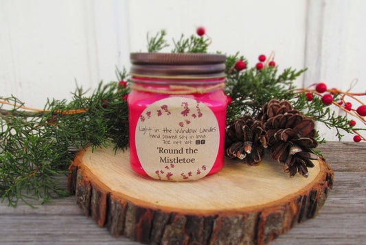 'Round the Mistletoe 8oz Candle